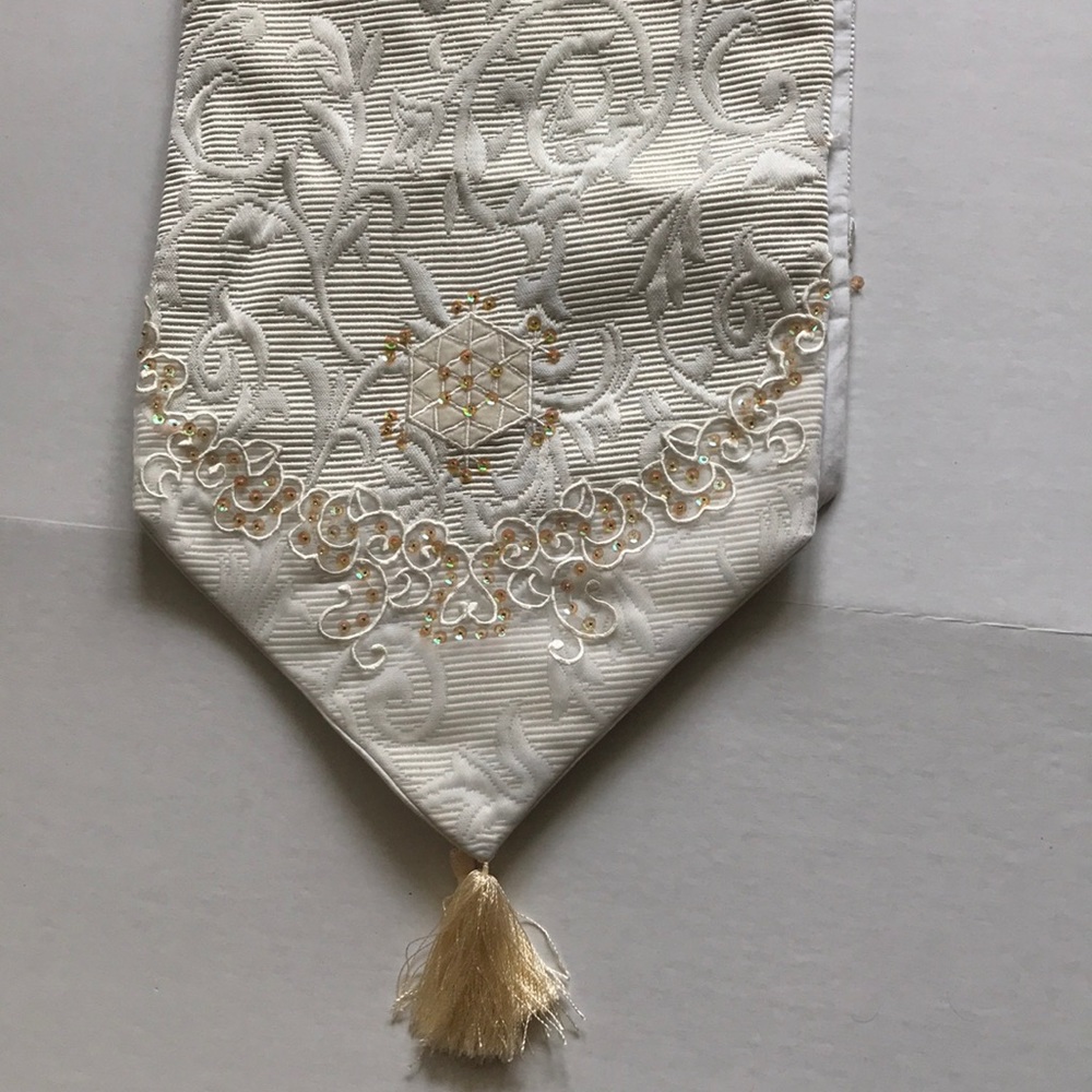 70” table runner - Picture 6 of 8